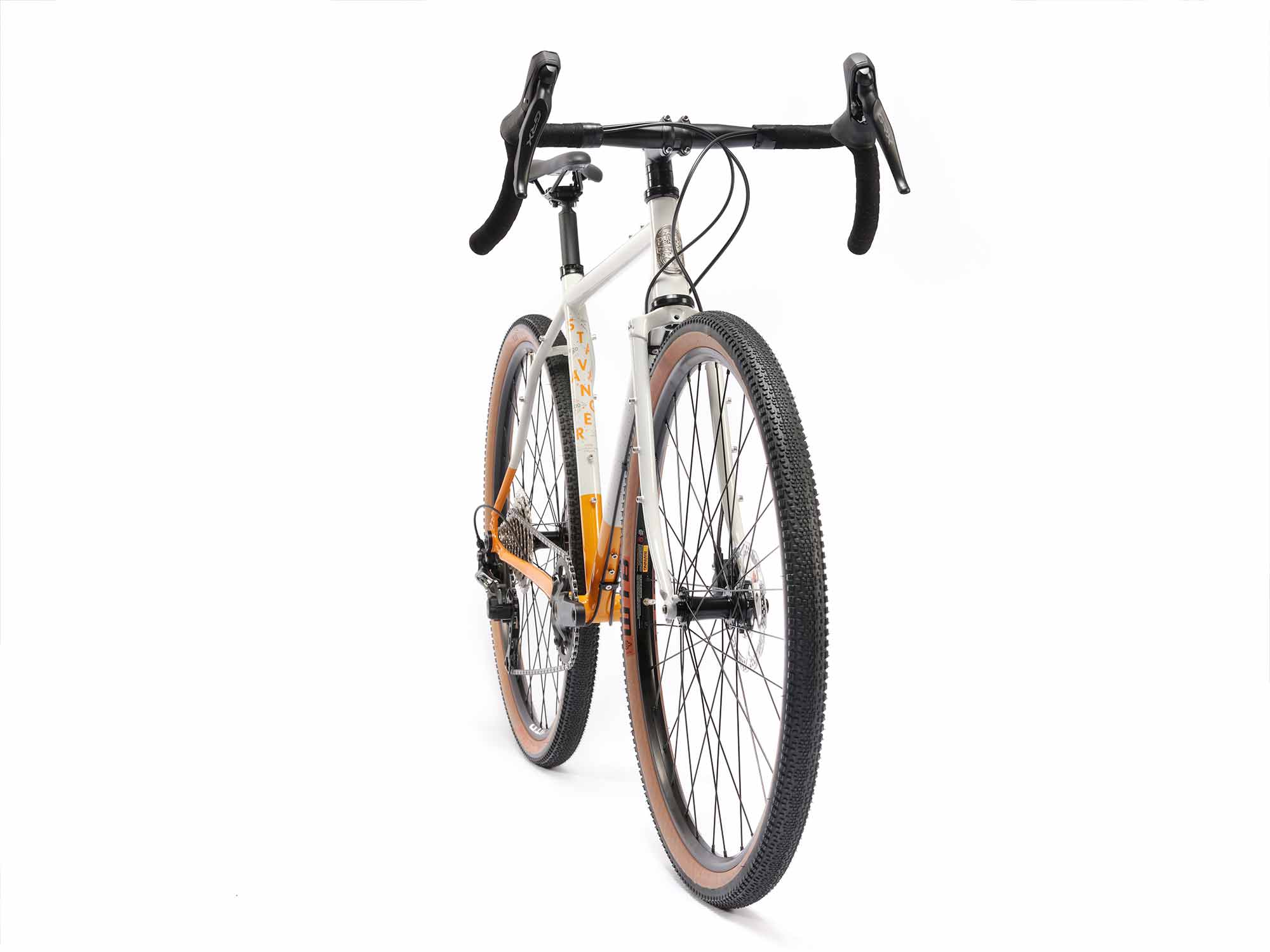 Pelago-Stavanger-2023-greyterra-003-1 Pelago Stavanger ultimate adventure & gravel bike in Grey Terra color photo taken from the front in slight angle