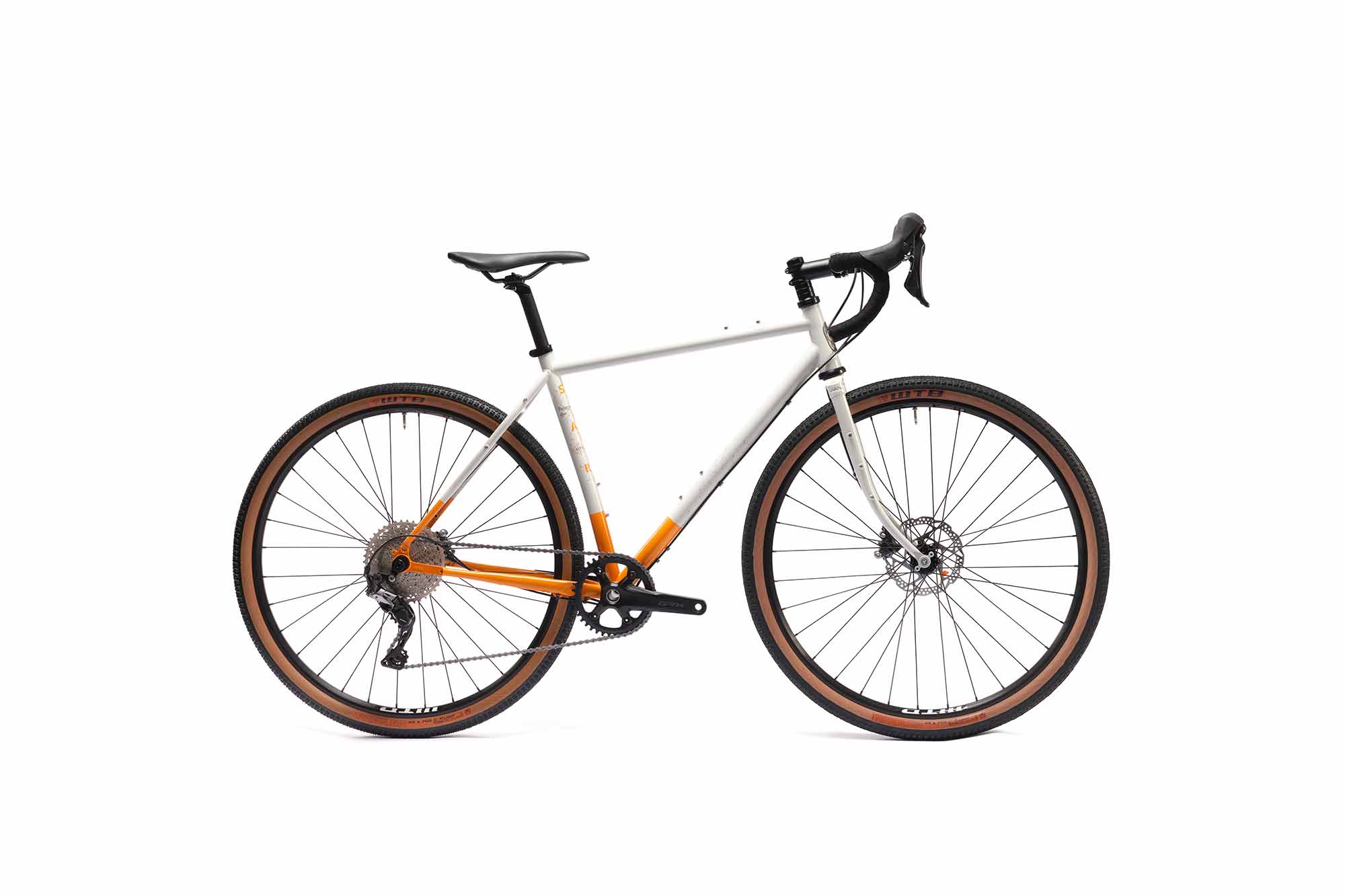 Web-Pelago-Stavanger-2023-greyterra-001 Pelago Stavanger ultimate adventure & gravel bike in Grey Terra color photo taken from the side